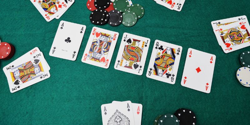 Poker - Game Bài Chinh Phục Trái Tim Hàng Triệu Hội Viên 3 Đa dạng tính năng cá cược